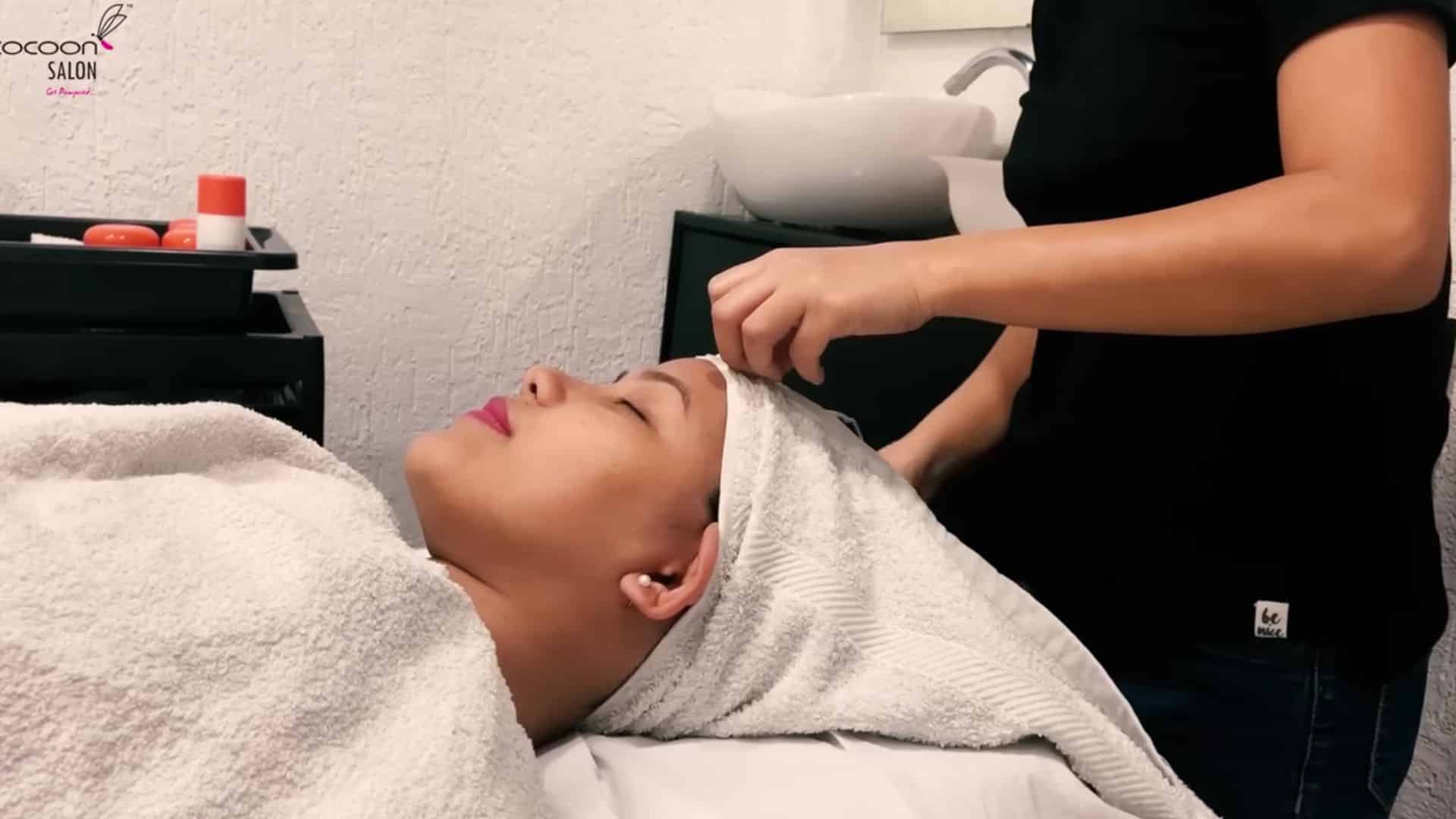 clean and prepare the facial room, set up products, and ensure client comfort by offering a gown and covering their hair. (1)