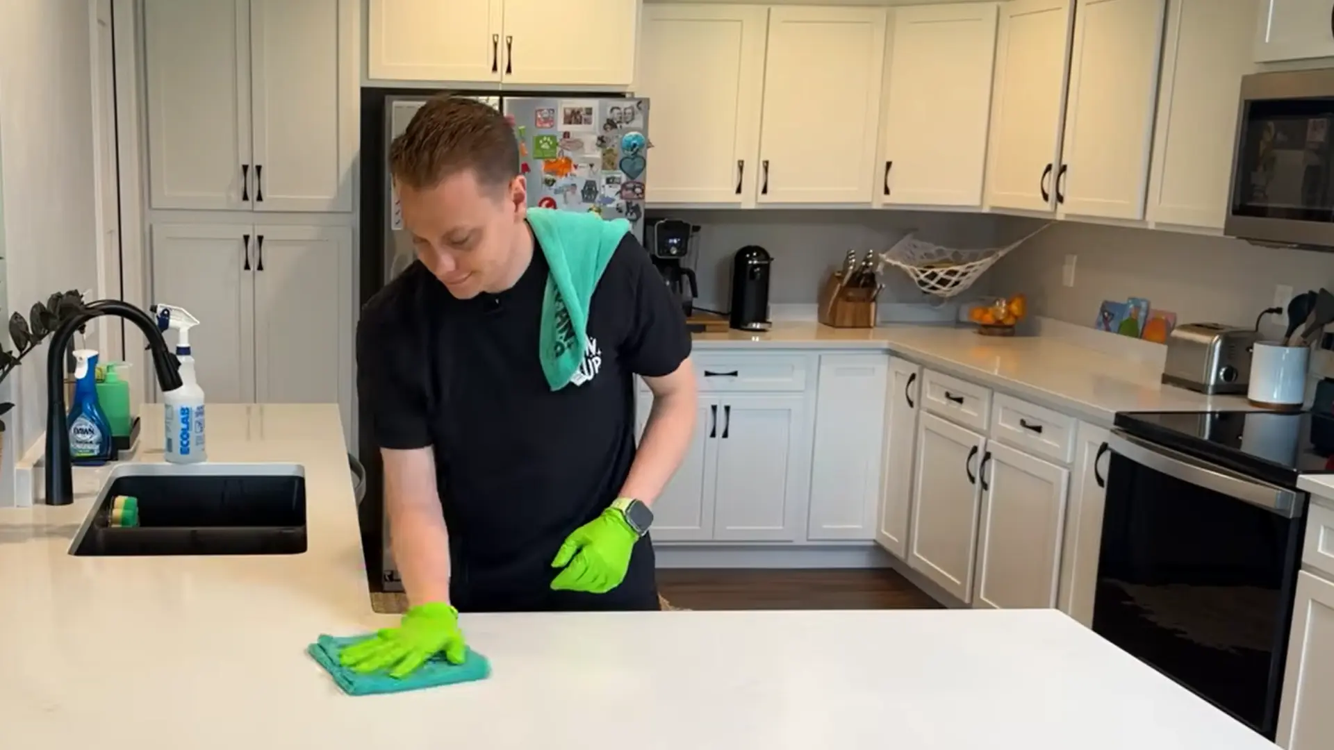 drying quartz countertop with microfiber cloth to remove streaks and restore shine