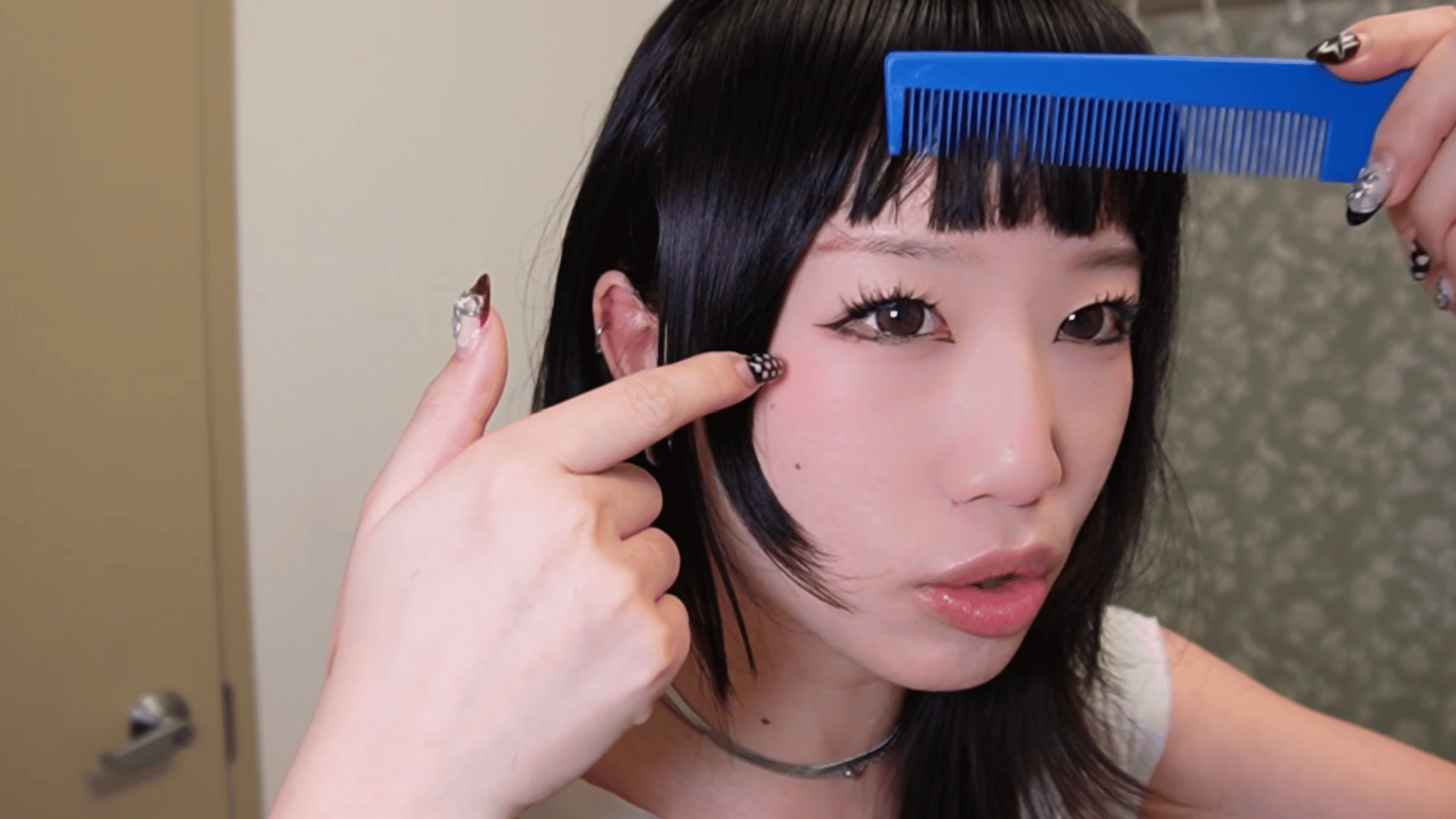 adding texture and softening layers of a jellyfish haircut with hair cutting tools