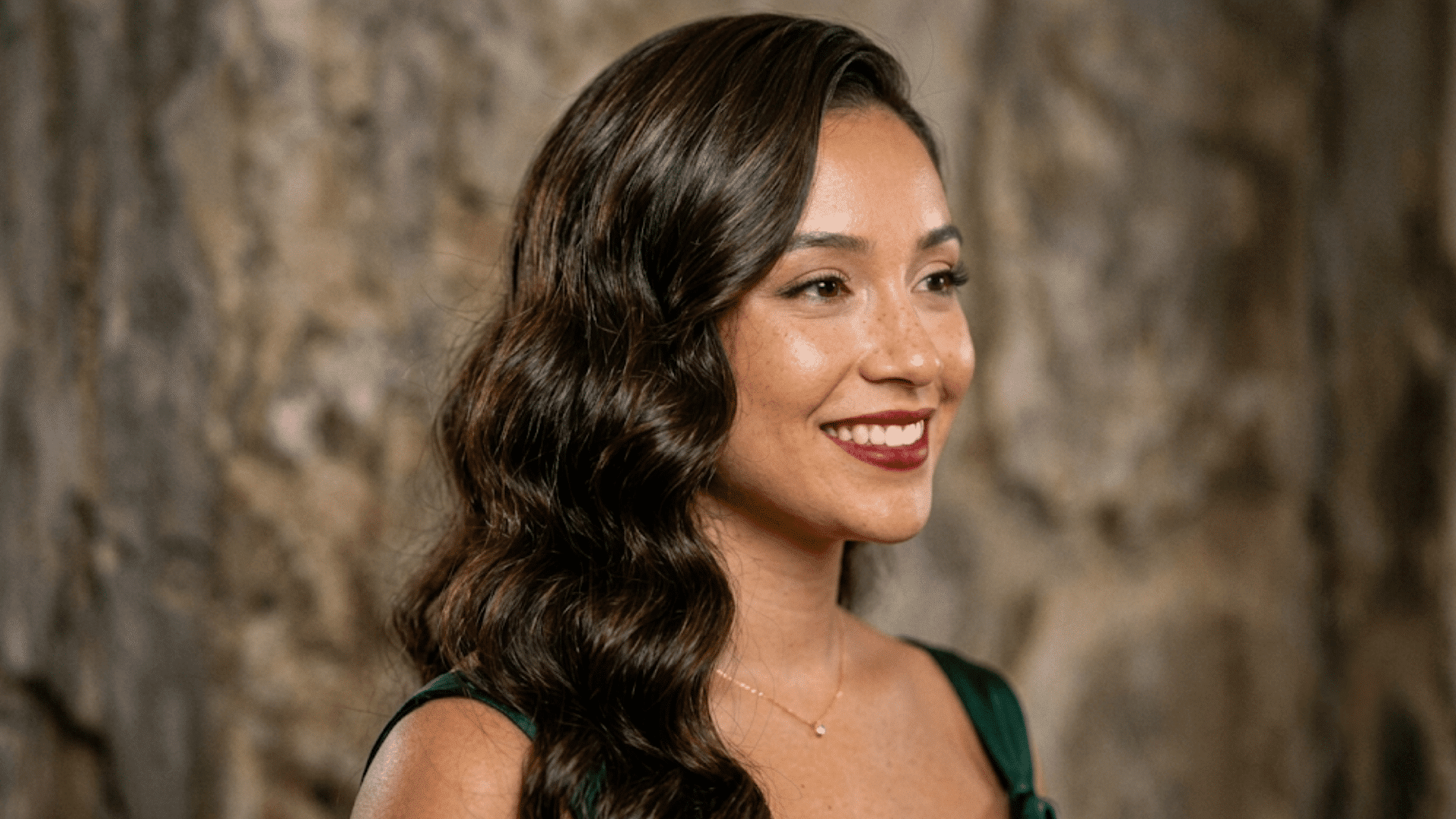 hollywood waves hairstyle with vintage curls for glamorous wedding bridesmaid style
