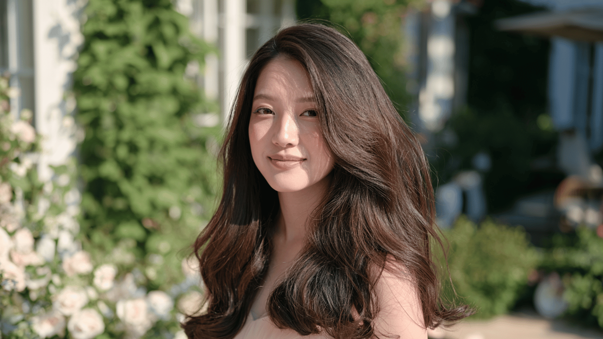 soft romantic waves hairstyle with loose curls for outdoor wedding celebration