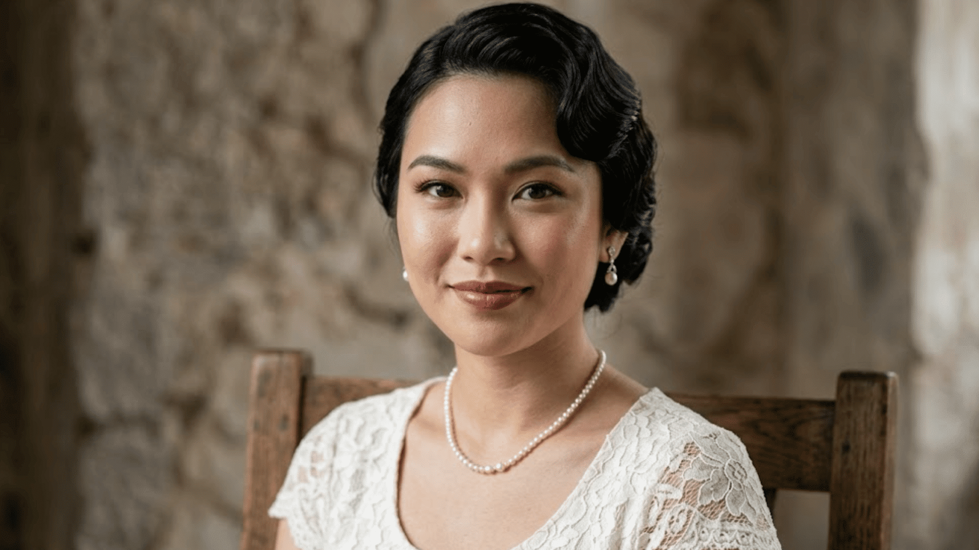 vintage finger waves hairstyle for short hair with classic glamorous wedding style